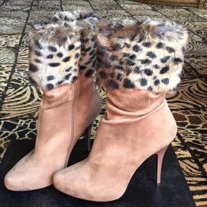 Tan/honey short suede boot with leopard fur trim.